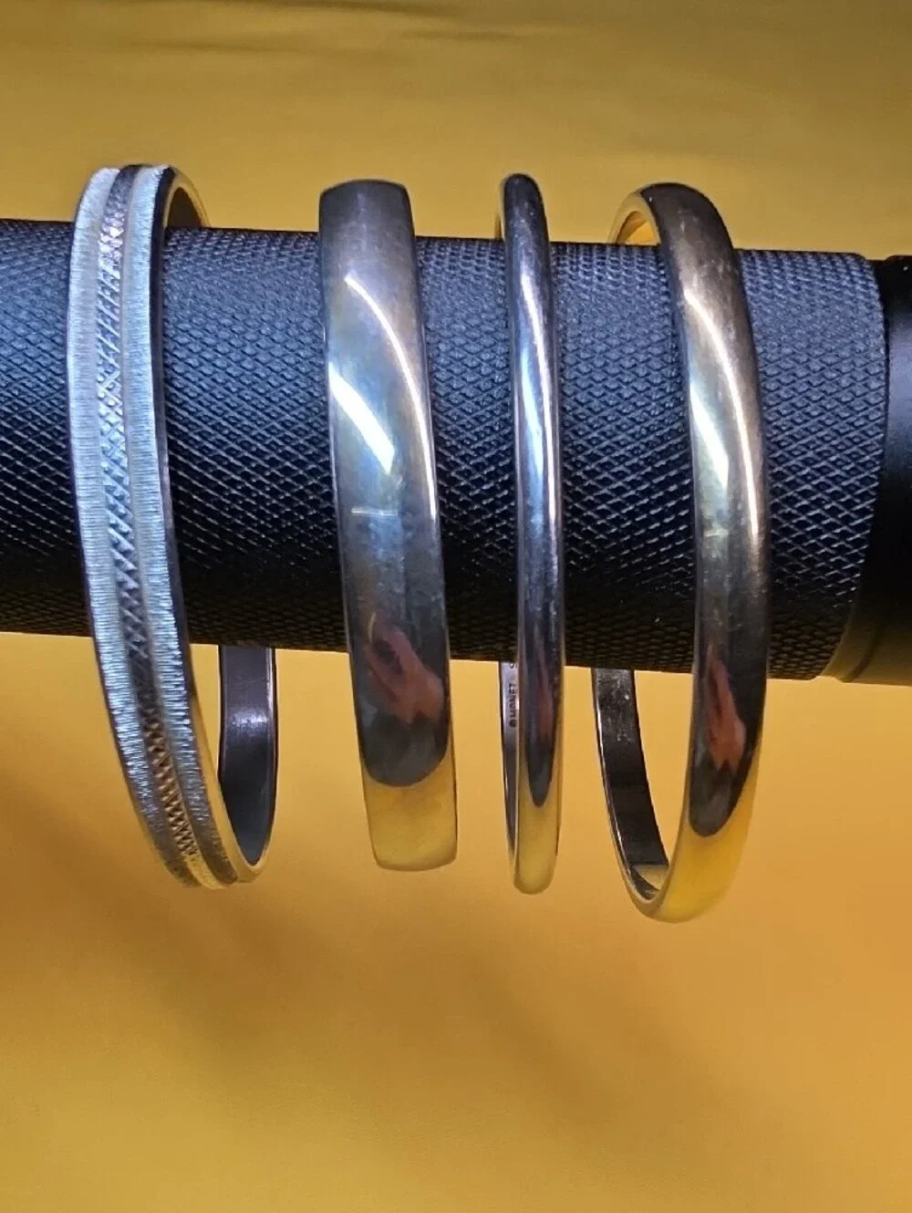 ✨ Vintage Monet Gold & Silver Tone Bangle Bracelets ▪︎ Set of 4 (2 S & 2 M)✨️